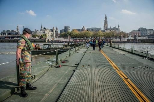 Antwerp floating pontoon bridge plagued by organizational problems