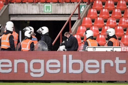 Over 200 youths target police after Standard-Feyenoord game