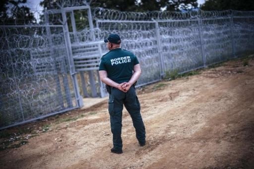 Refugees: Bulgaria to extend its barbed wire fence