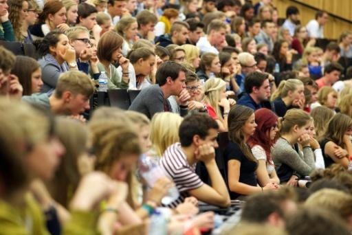 Science attracts under 18s but is then abandoned in Higher education