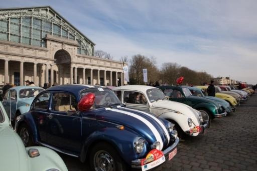 200 beetles in the streets of Brussels for the 7th Love Bugs Parade
