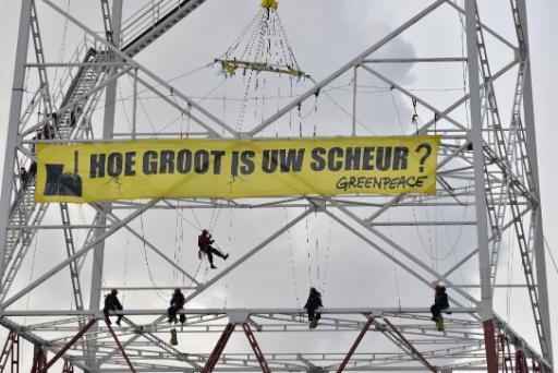 Second day of protest in Doel for Greenpeace campaigners