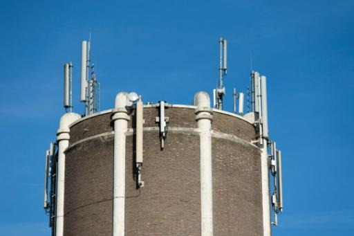 Mobile phone operators denounce tax threat on mobile phone towers in Brussels