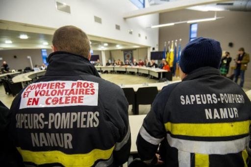 Volunteer firefighters get organised to defend their interests