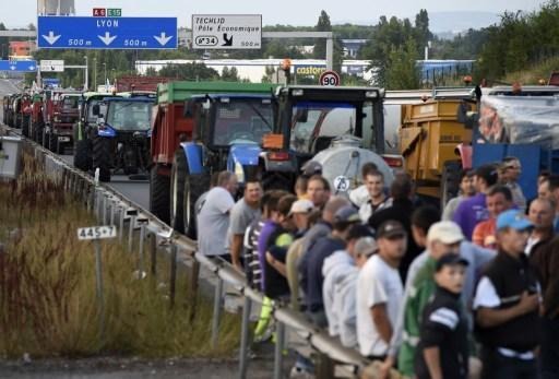 The Sun Motorway blocked by farmers near Lyon
