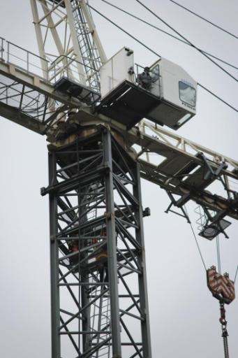 Tournai: crane-climbing can come at price