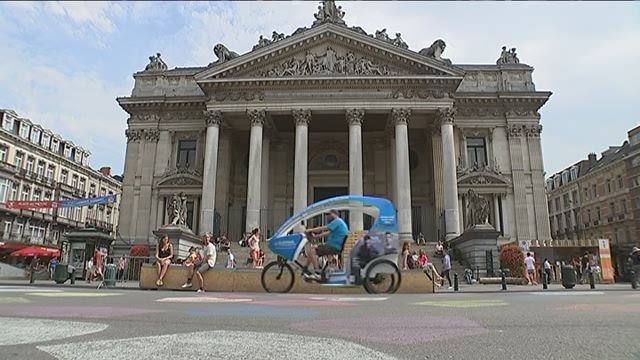 Brussels presents three-wheel cycle taxis