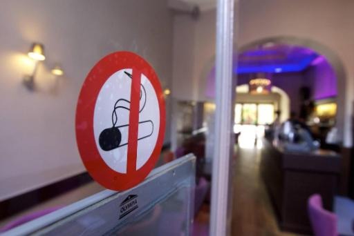One in 6 cafés disregarding anti-smoking legislation