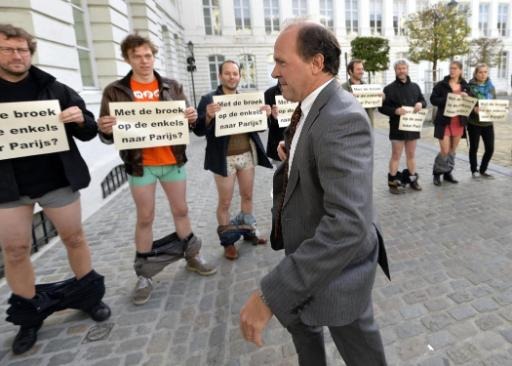 Climate change: green campaigners pull their pants down