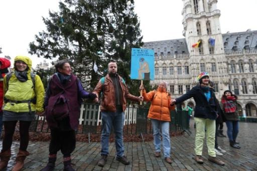 COP 21: a human chain of 4,000 people in Brussels