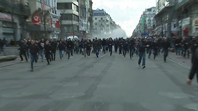 Hundreds of hooligans invade the Bourse in Brussels to protest against terrorism