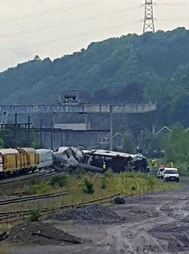Passenger carriages still to be evacuated at rail accident in Saint-Georges-sur-Meuse