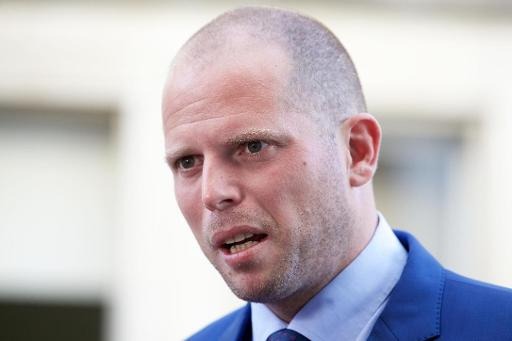 Theo Francken considers longer detentions for those staying illegally