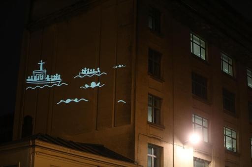 Projections on Francken's office building calling for systemised organisation of humanitarian visas