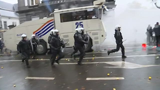 Police clash with demonstrating soldiers on Brussels streets