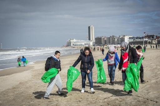 Some 2,500 volunteers clean 5.3 tonnes of rubbish from Belgian beaches