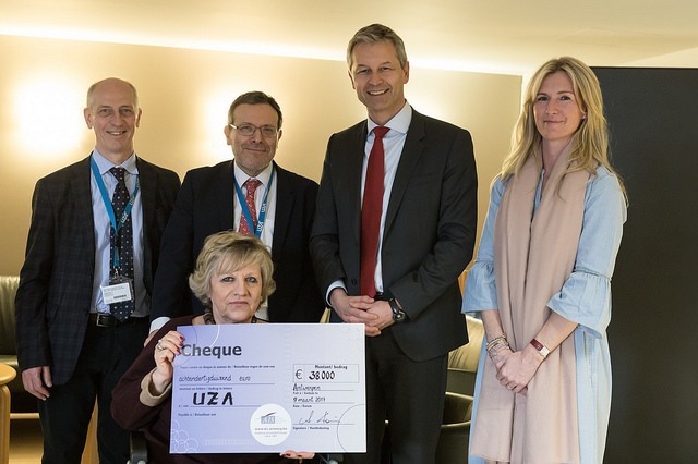 AIS Art Auction Charity Gala raises 38.000 euros for UZA cancer research programme