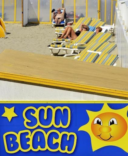 Some 150,000 tourists take advantage of Belgian coast sunshine