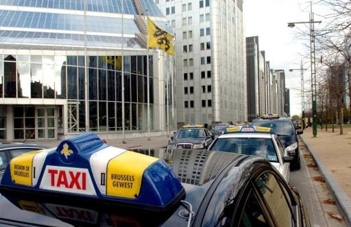 Rally of taxis in front of the Brussels parliament in opposition of the plan of Pascal Smet