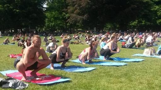 Thousands gather at Bois de la Cambre for Brussels Yoga Day