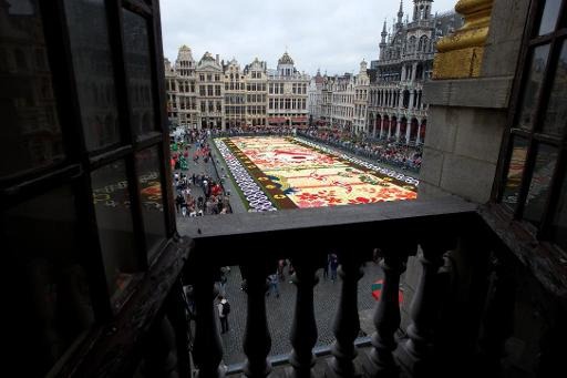 Inauguration of first carpet of flowers in the Marolles in Brussels