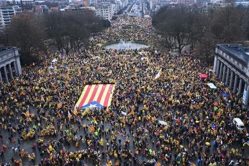 Thousands of Catalans gather in Parc du Cinquantenaire