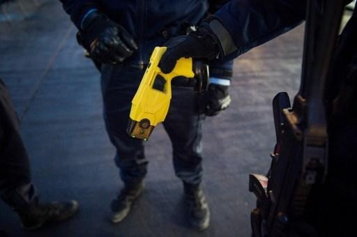 Tasers to be tested in 14 police precincts