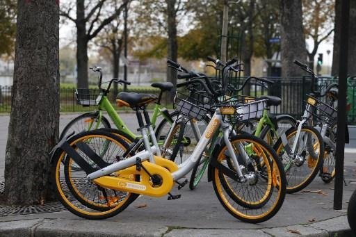 Brussels wants to regulate the communal bicycles that are left all over the place