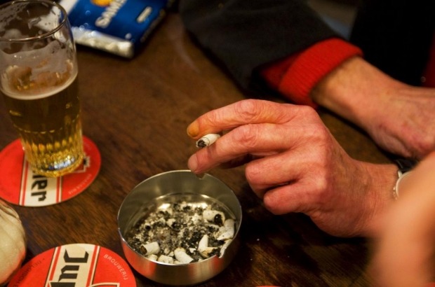Discotheques and shisha bars: “poor performance” on smoking ban