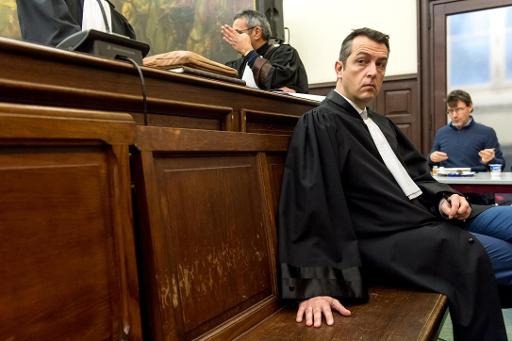 Abdeslam trial: police officers’ lawyer “tired of [Abdeslam’s] opportunism”
