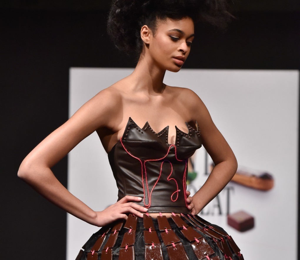 Brussels chocolate fair set to kick off with an extraordinary chocolate dress fashion show