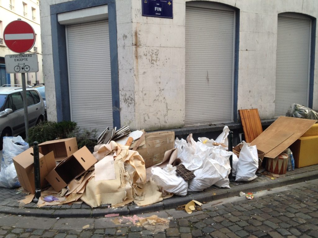 Eighty per cent of Brussels’ shop owners flout bin laws