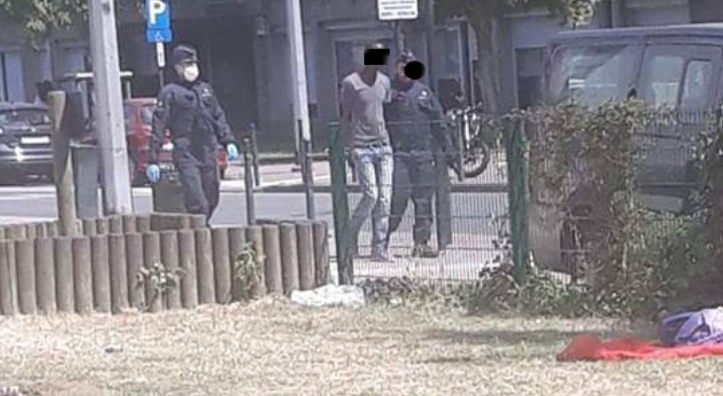 Police arrest four migrants in Brussels park