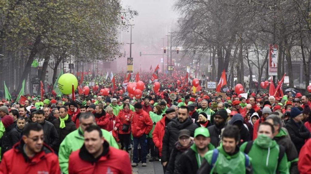 Functionaries’ demo breaks down in Brussels – water cannon and tear gas used