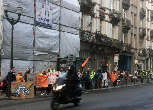 Brussels schools form human chain for purer air