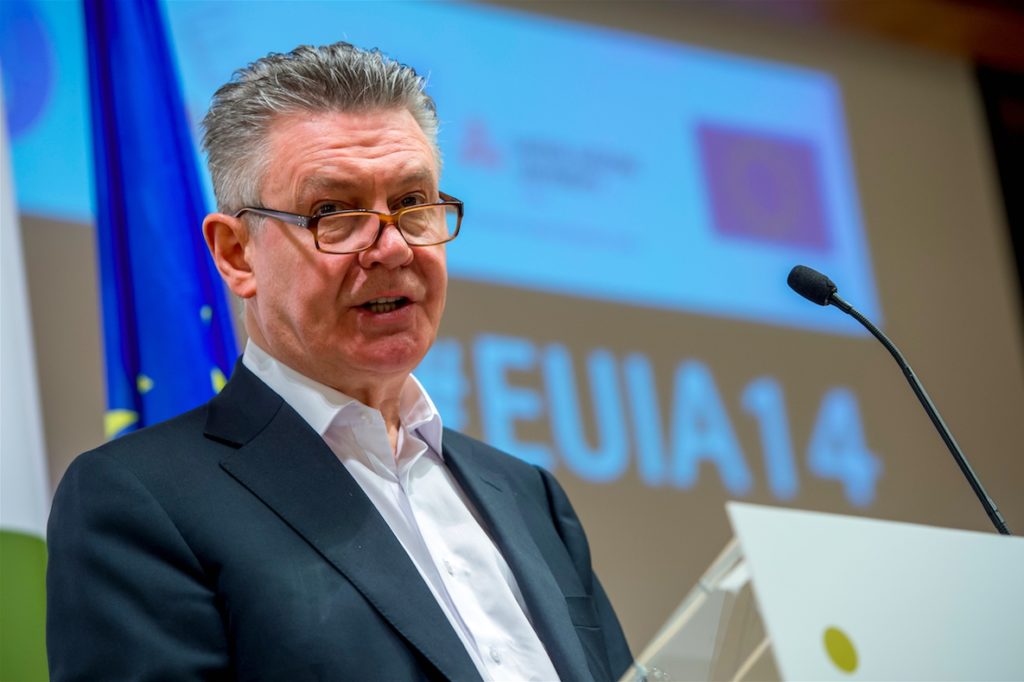 Former commissioner De Gucht and wife refuse deal on tax evasion