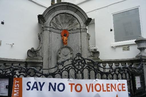 Manneken-Pis dressed in new outfit to highlight violence against women