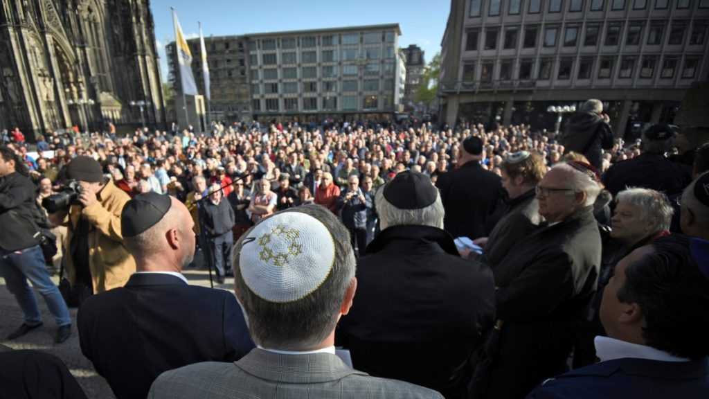 Surveys on antisemitism in Europe frighten EU