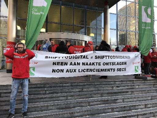 Strike pickets outside Proximus and the Belfius tower in Brussels