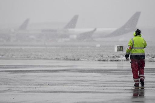 Snow severely disrupts Charleroi airport
