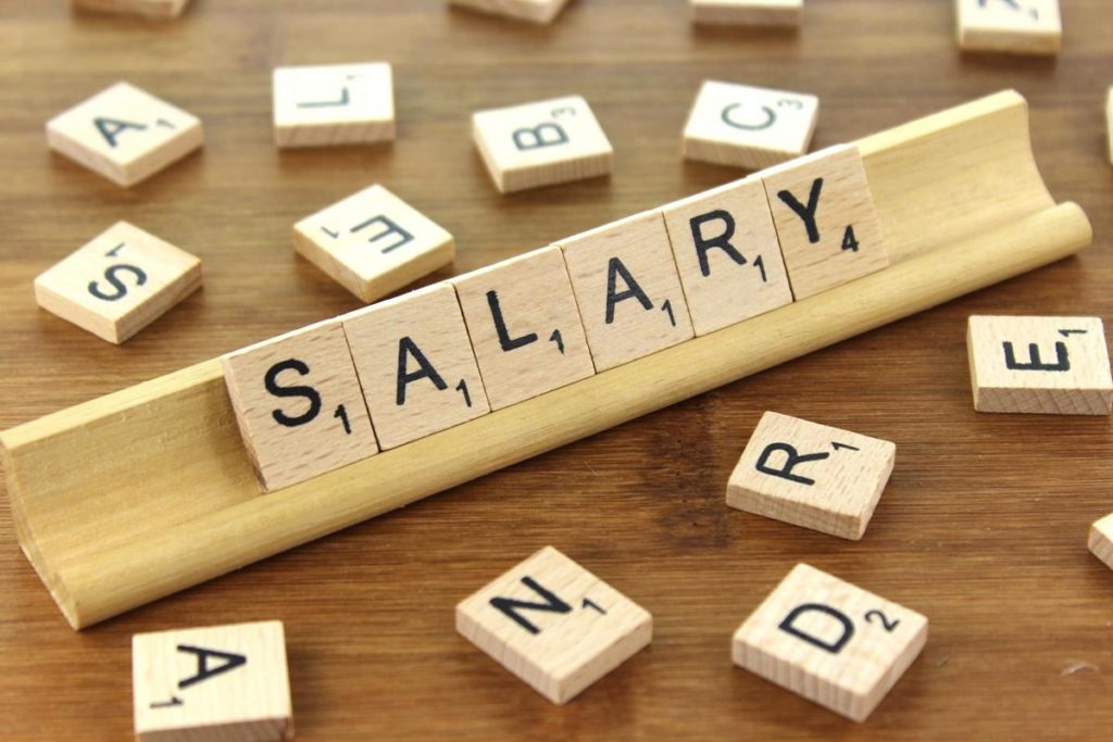 Trade unions and employers at the table to negotiate salary