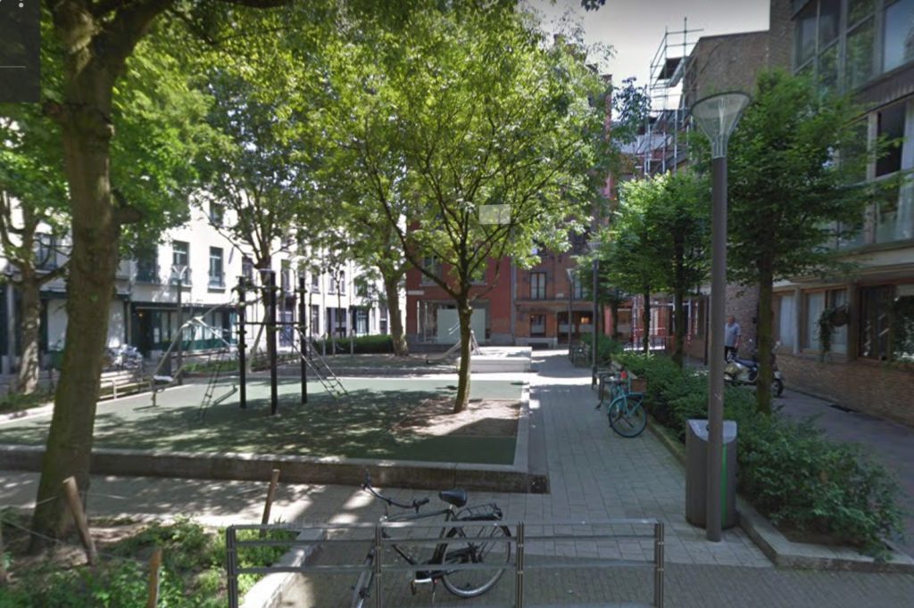 Newborn baby found in paper bag in Antwerp apartment building