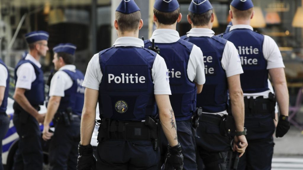 Four in ten Brussels police officers speak no Dutch