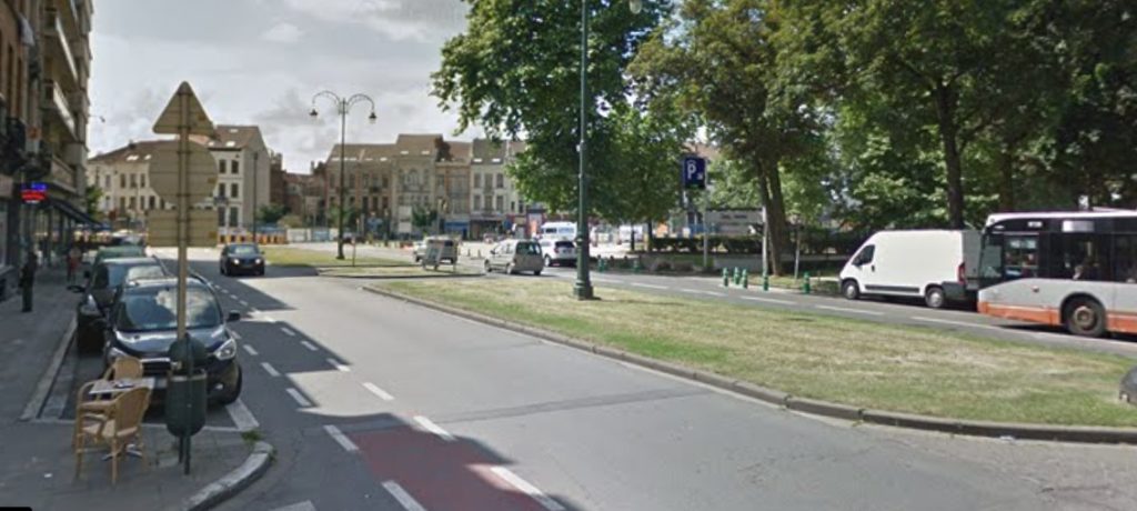 Driver overtakes on cycle path and kills pedestrian crossing road in Brussels