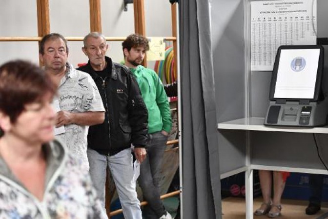 Polling stations open: 83 IT incidents reported