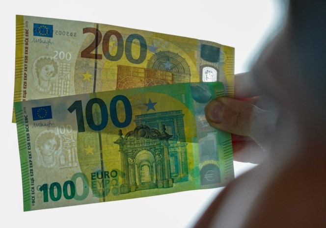 New €100 and €200 notes enter into circulation
