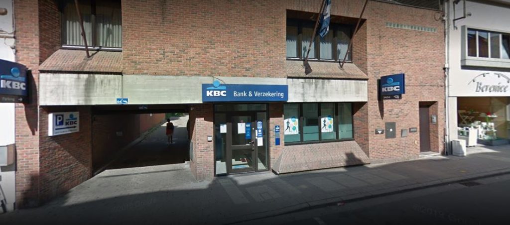 Staff quarantined after envelope with suspicious powder was found in Waregem bank