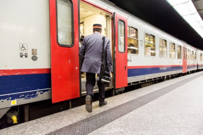 Order for new SNCB trains 'at least' one year late