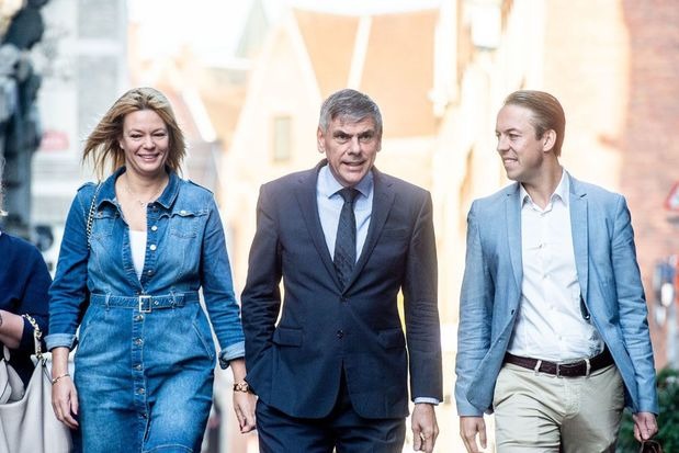 Vlaams Belang party leader to step down in favour of fresh face