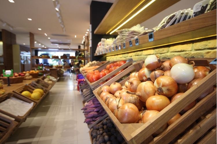 Delhaize plans to cut plastic use by 80% in its fruits and vegetables department